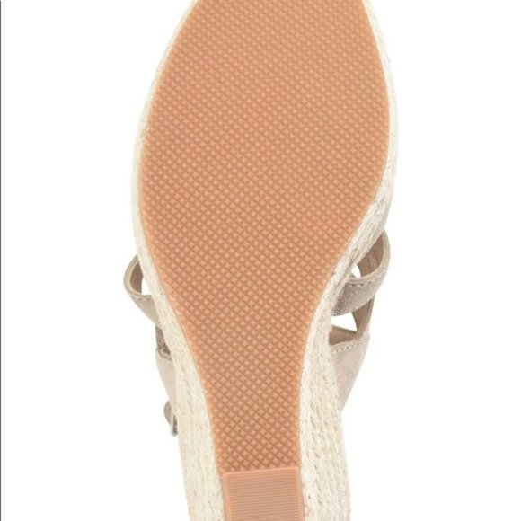 Soffit Grey Sandals -- NWT - Picture 4 of 5